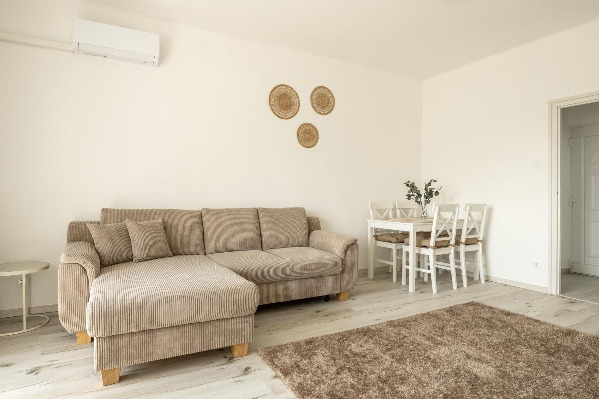 Malompark Apartman With Free Parking เดเบรตเซน ภายนอก รูปภาพ